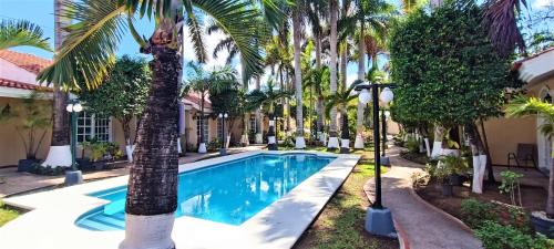 A piscina localizada em Tulipanes Cancun ou nos arredores