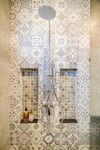 a shower in a bathroom with a tiled wall at Villa Me&you 3 in Ban Bo Fai (1)