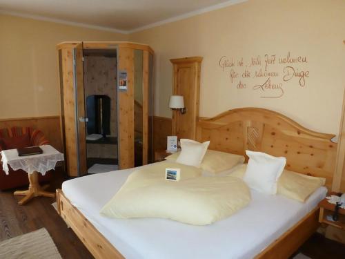 מיטה או מיטות בחדר ב-Hotel Restaurant Prechtlhof