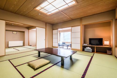 大江戸温泉物語 ますやにあるテレビまたはエンターテインメントセンター