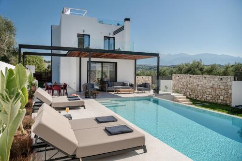 Avrilia Seaside Villa Heated Pool