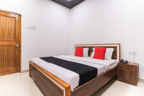 Łóżko lub łóżka w pokoju w obiekcie Capital O 64299 Hotel Suncity
