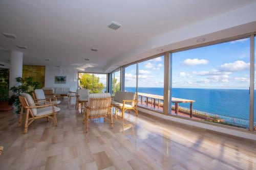 Cervo 319D with shared pool - Happy.Rentals