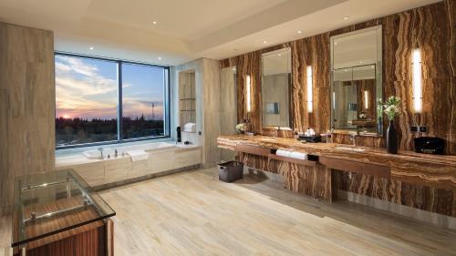 Un baño de InterContinental Nantong by IHG-Best view of yangtze