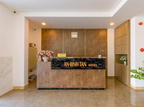 an emigrant inn hotel reception desk in a lobby at An Bình Tân Hotel in Nha Trang