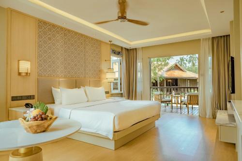 Postel nebo postele na pokoji v ubytování Pelangi Beach Resort & Spa, Langkawi