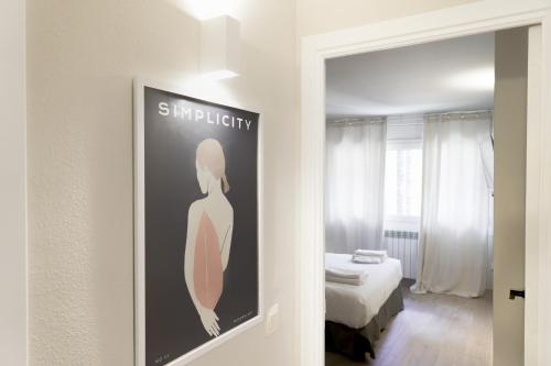 a room with a poster of a woman in a bedroom at ¡Más céntrico imposible! 6PAX+PK in Andorra la Vella