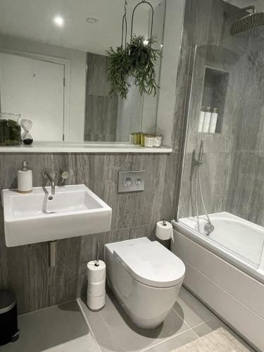 Harbourside Hideaway - Superb Flat with Terrace photo 11