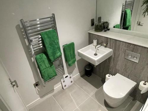 Harbourside Hideaway - Superb Flat with Terrace photo 12