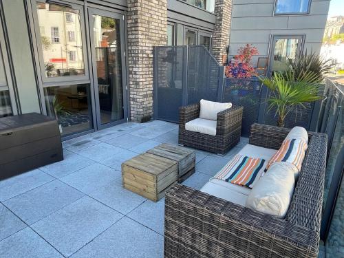 Harbourside Hideaway - Superb Flat with Terrace photo 14