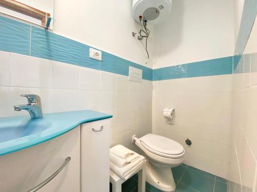 a bathroom with a toilet and a sink at Joshua Home in Maiori