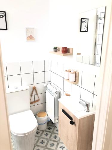 a white bathroom with a toilet and a sink at Vivienda de uso turístico Rio Lor 1 in Lugo