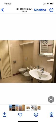 a bathroom with two sinks and two toilets at Domus Orvieto in Orvieto