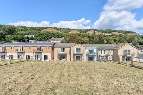 Stunning 3 Bed Apt With Countryside Views & Parking - Ideal For Families, Groups & Business Stays - Close To Ventnor, Shanklin & Sandown