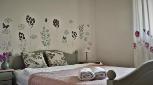 a bedroom with a bed with towels on it at Agroturystyka u Świątków in Stara Kamienica