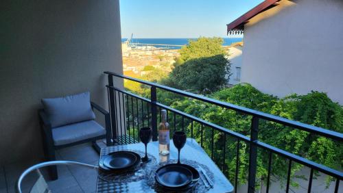 LE REVEST Terrasse Vue Mer Centre Climatisation Parking