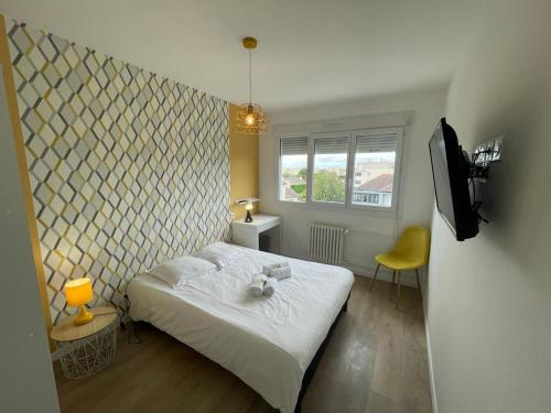 a bedroom with a bed with a teddy bear on it at Appt 4 chambres avec balcon, Spinelle in Ifs