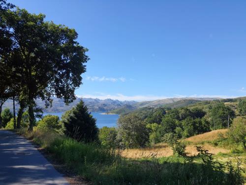 a road with a view of a lake at Pousadinha de Paradela in Paradela