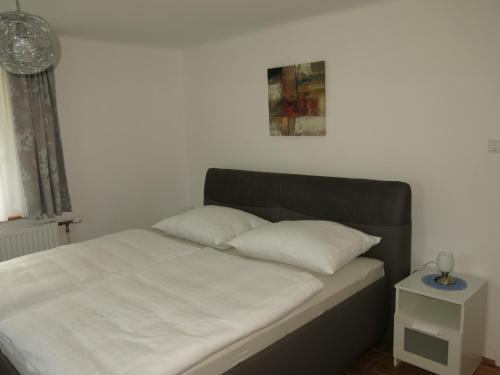 Postel nebo postele na pokoji v ubytování Ferienwohnung Marterer