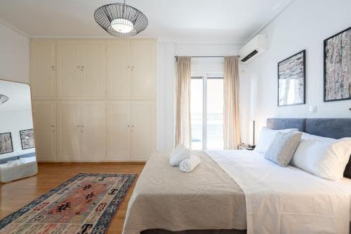 Ένα ή περισσότερα κρεβάτια σε δωμάτιο στο Magenta Apartment Palaio Faliro