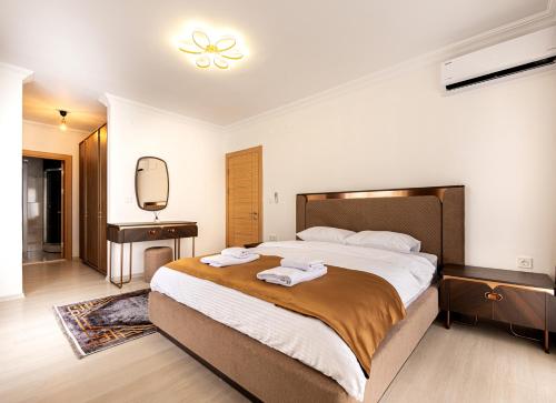 Postel nebo postele na pokoji v ubytování Qasr Alkhalij Trabzon - قصر الخليج