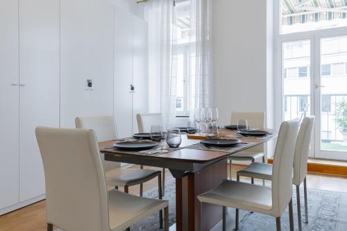 Φωτογραφία από το άλμπουμ του 120 m2 4-rooms apartment in a city center στη Βιέννη