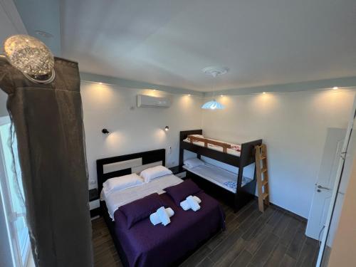 Ein Bett oder Betten in einem Zimmer der Unterkunft Adriatik Guesthouse
