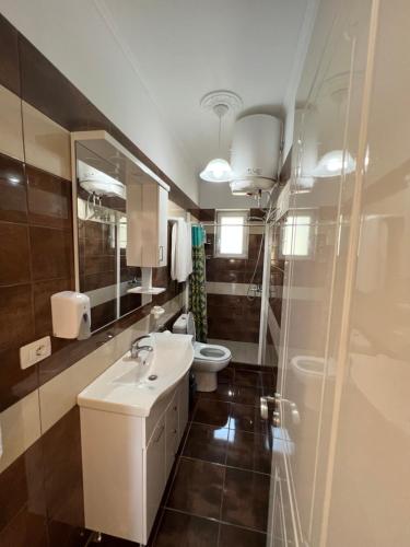 Ein Badezimmer in der Unterkunft Adriatik Guesthouse