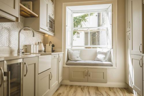 Dapur atau dapur kecil di Porte House - Holiday At Home