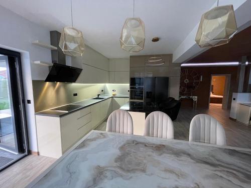 Η κουζίνα ή μικρή κουζίνα στο Class Luxury Residence