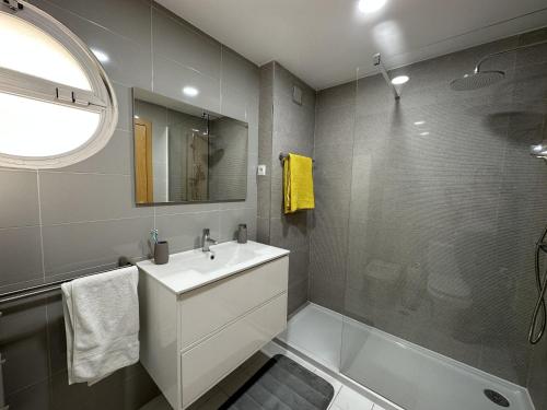 Vonios kambarys apgyvendinimo įstaigoje Caparica's Beach Apartment by Trip2Portugal