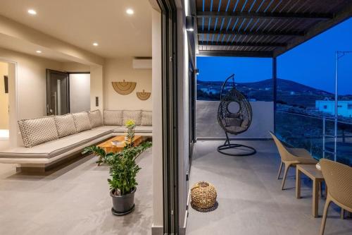 Ban công/sân hiên tại Pearle Suites and Villa Tinos