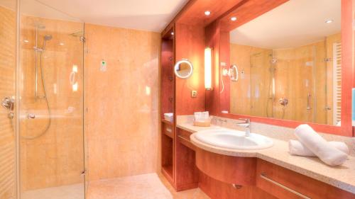 Koupelna v ubytování Hotel zur Post - ein Rovell Hotel