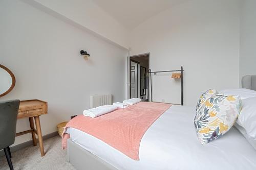 County House Escape - courtyard & free parking photo 10