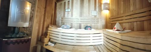 a bathroom with a sink in a wooden cabin at "VILLA VISTA JAVEA" - Habitaciones vacacionales in Jávea