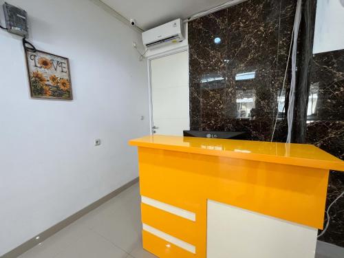 Imagen de la galería de RedDoorz at Ring Road II Area Manado, en Paniki