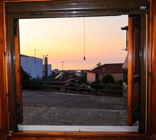 an open window with a view of a yard at Ginas Apartment 1 in Kyparissia