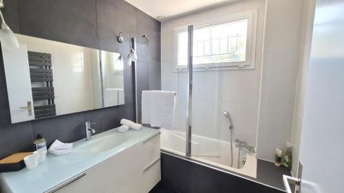 Et badeværelse på Chez Nous dans notre petit jardin