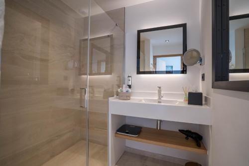 Bilik mandi di EDEN HÔTEL