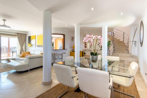 PH BELLAGIO: Luxurious and Romantic duplex penthouse with PRIVATE POOL & sea views