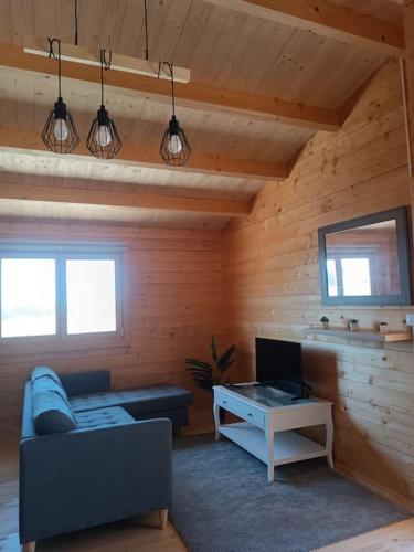 a living room with a couch and a table at Casa da MareRia in Gafanha da Boa Hora