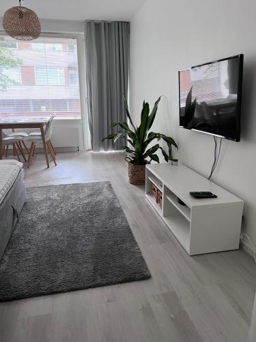 a living room with a flat screen tv on a wall at Kaksio Helsingissä omalla parkkipaikalla in Helsinki