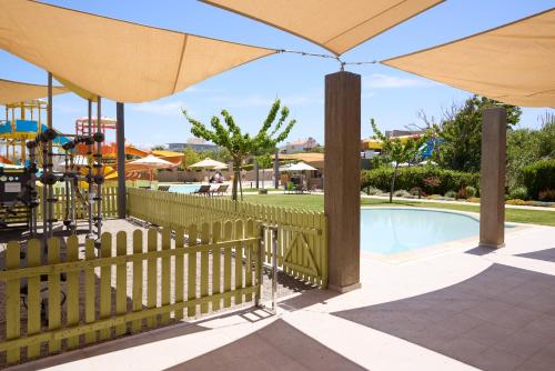 Bazén v ubytování Euphoria Resort - All Inclusive nebo v jeho okolí