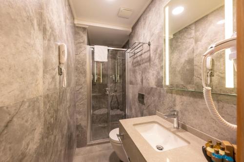 Koupelna v ubytování Hotel Ravi