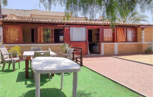 Stunning home in Triscina with 3 Bedrooms