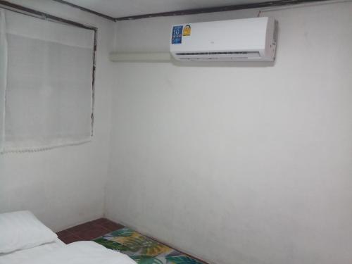 a small room with a air conditioner on the wall at บ้านน่านโฮมสเตย์ in Nan