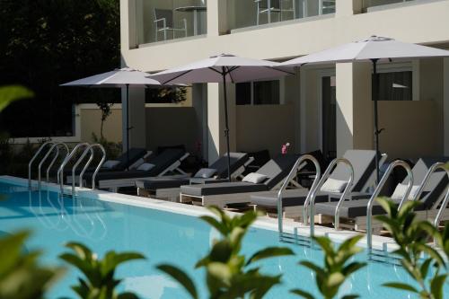Bazén v ubytování TEREZAS HOTEL nebo v jeho okolí