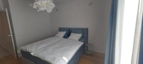 Llit o llits en una habitació de Mint Apartment