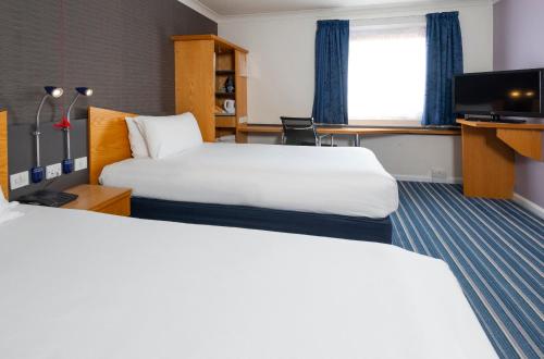 Standard Twin Room with Free Hot Breakfast - Accessible