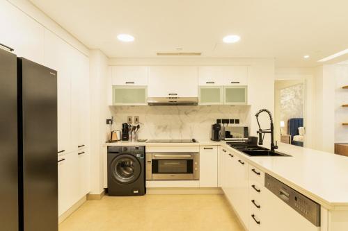 Kuchyň nebo kuchyňský kout v ubytování Marina Residences 2BR: Seaside in Palm Jumeirah